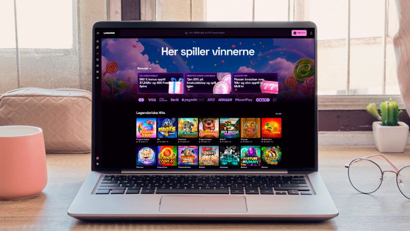 Hovedsiden til Lussurio Casino på skjermen til bærbar datamaskin